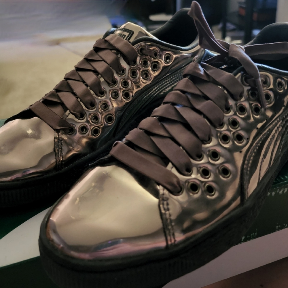 Puma women's metallic silver/black sneakers, size 7.5